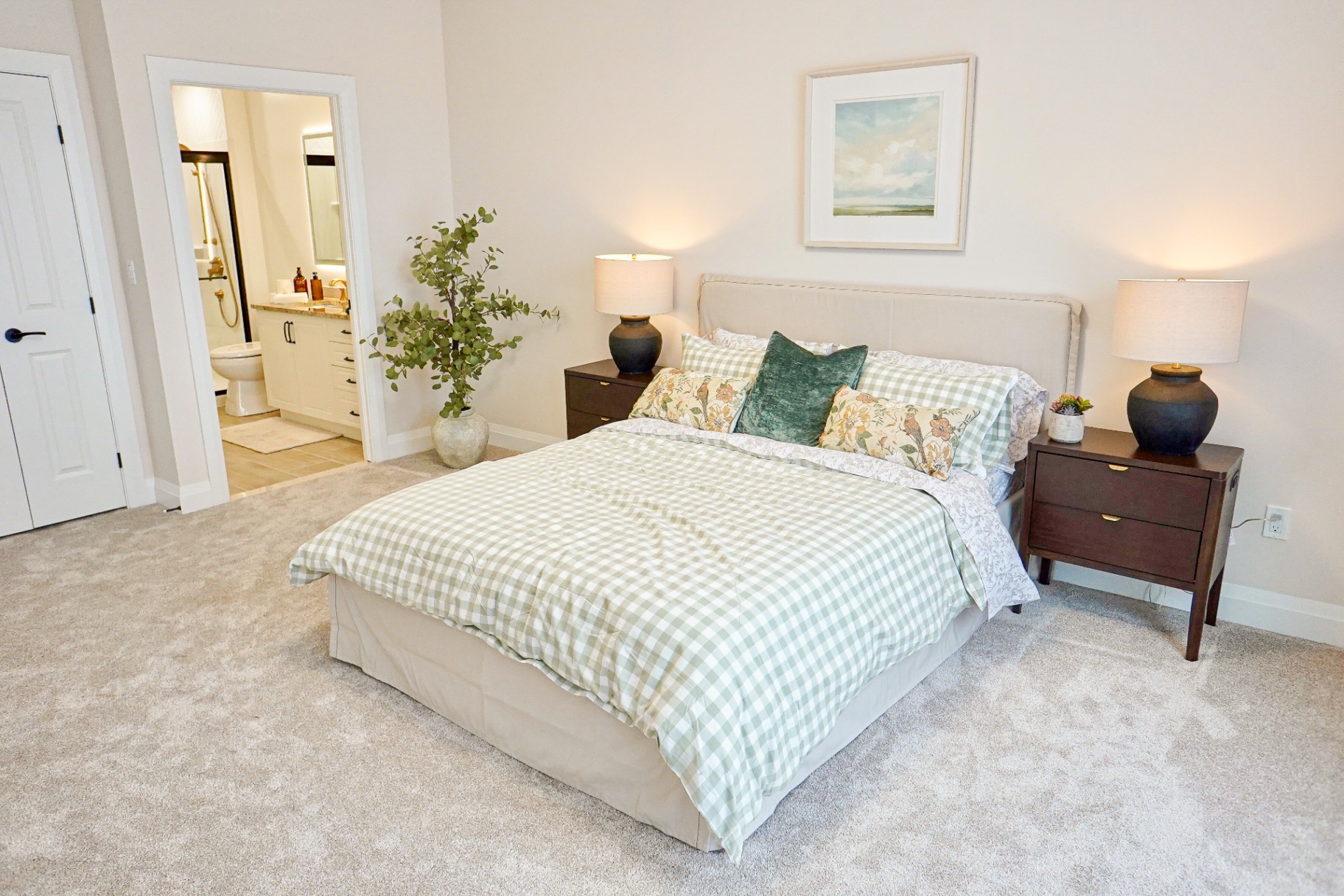 Primary bedroom — ensuite access, generous proportions